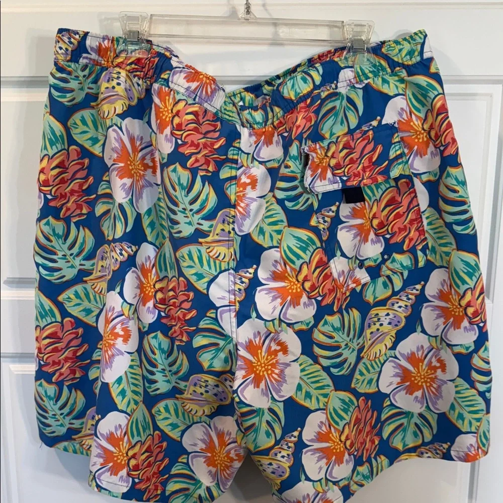Vineyard Vines Colorful Floral Shorts XXL